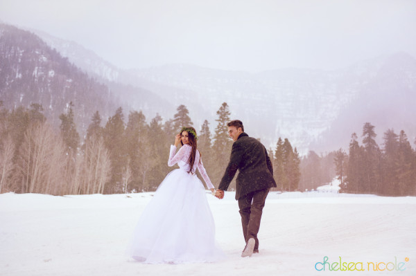 Winter Wedding Inspiration in Las Vegas | Chelsea Nicole Photography | Featured on Little Vegas Wedding