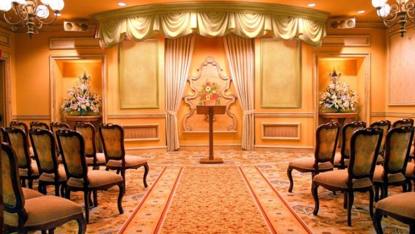 Luxor Chapel | Little Vegas Wedding Venue Guide