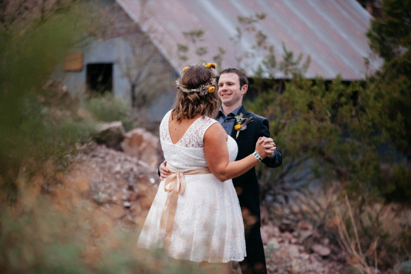 Rustic El Dorado Wedding | Real Vegas Wedding Inspiration